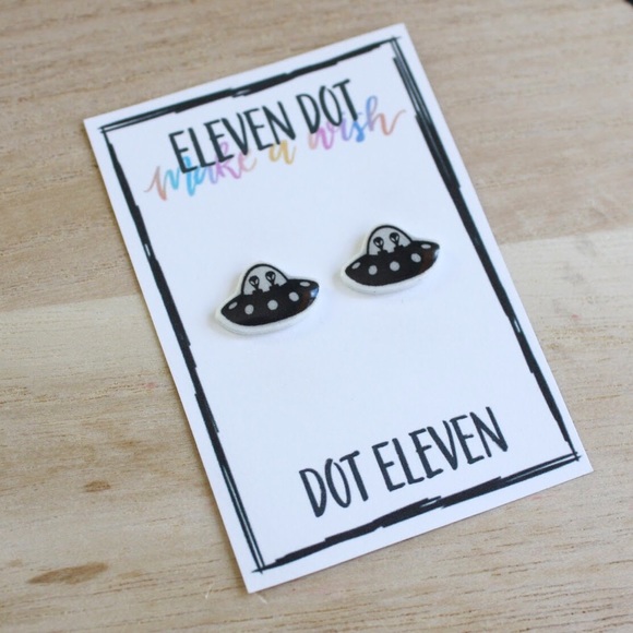 Black White Alien UFO X-Files Space Ship Earrings - Picture 1 of 8